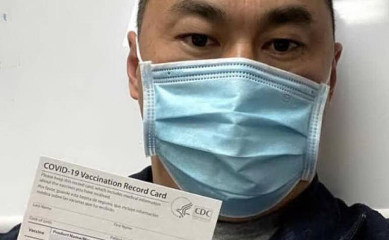 Negli Usa un infermiere diventa positivo al Covid dopo la somministrazione del vaccino Pfizer