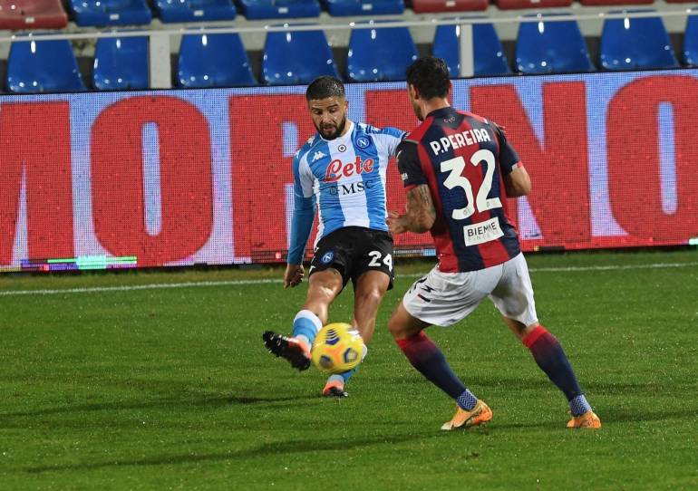 Una magia di Insigne apre poi il Napoli cala il poker sul Crotone