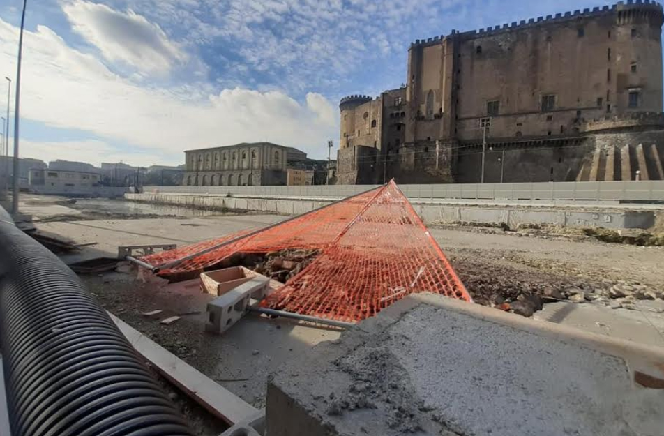 Napoli, lavori al Molo Beverello fermi da mesi