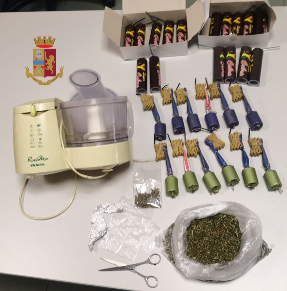 Massa Lubrense: trovato con droga e “botti” illegali in casa. Arrestato