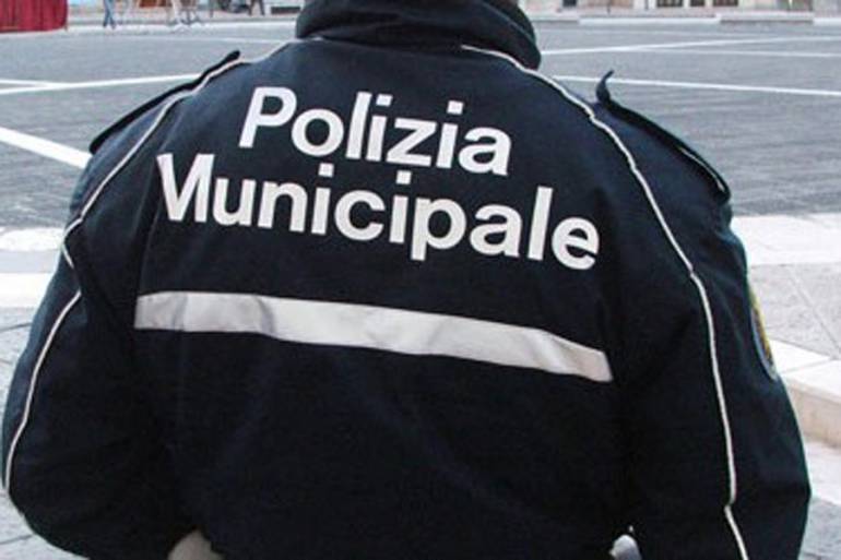 Castellammare, rinforzo della polizia municipale nelle zone della movida nei weekend