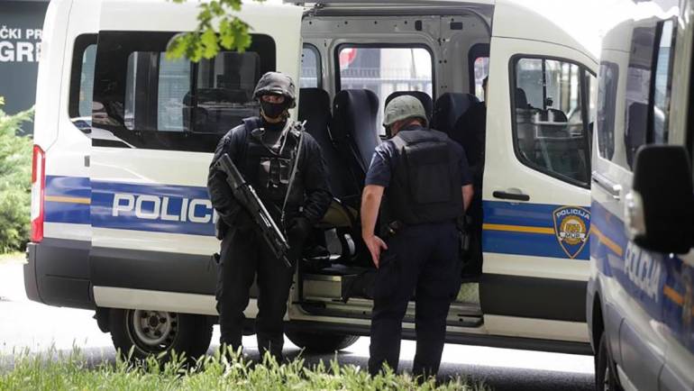 Furto durante un trasporto di valori in Croazia: arrestati due agenti e un carabiniere napoletani