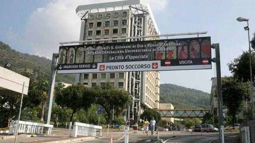 All’ospedale di Salerno impianto innovativo di protesi al gomito