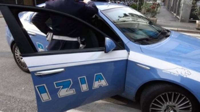 Salerno, ruba al supermercato ed esibisce documenti falsi: arrestati