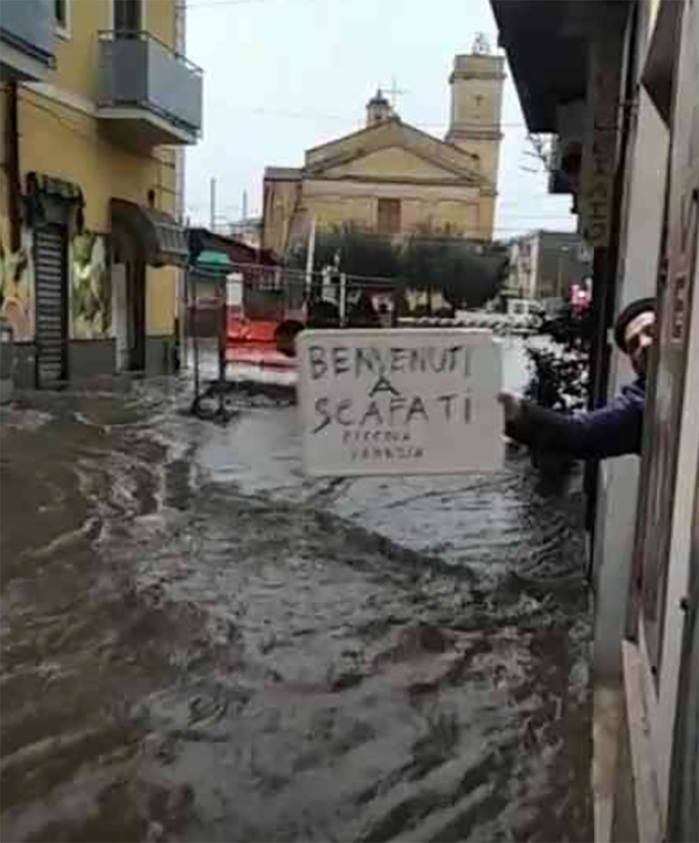 ‘Benvenuti a Scafati, la piccola Venezia’, la foto ironica di un cittadino diventa virale sul web