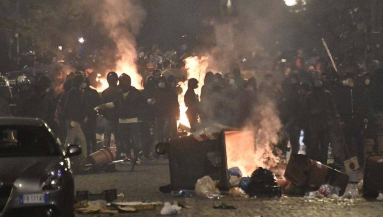 Scontri a Napoli per la ‘zona rossa’: altri due indagati