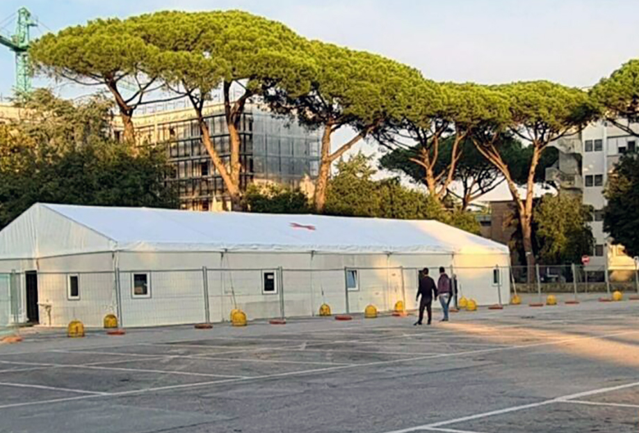 Napoli, al Cardarelli operativi al 16 posti letto covid nella tenda