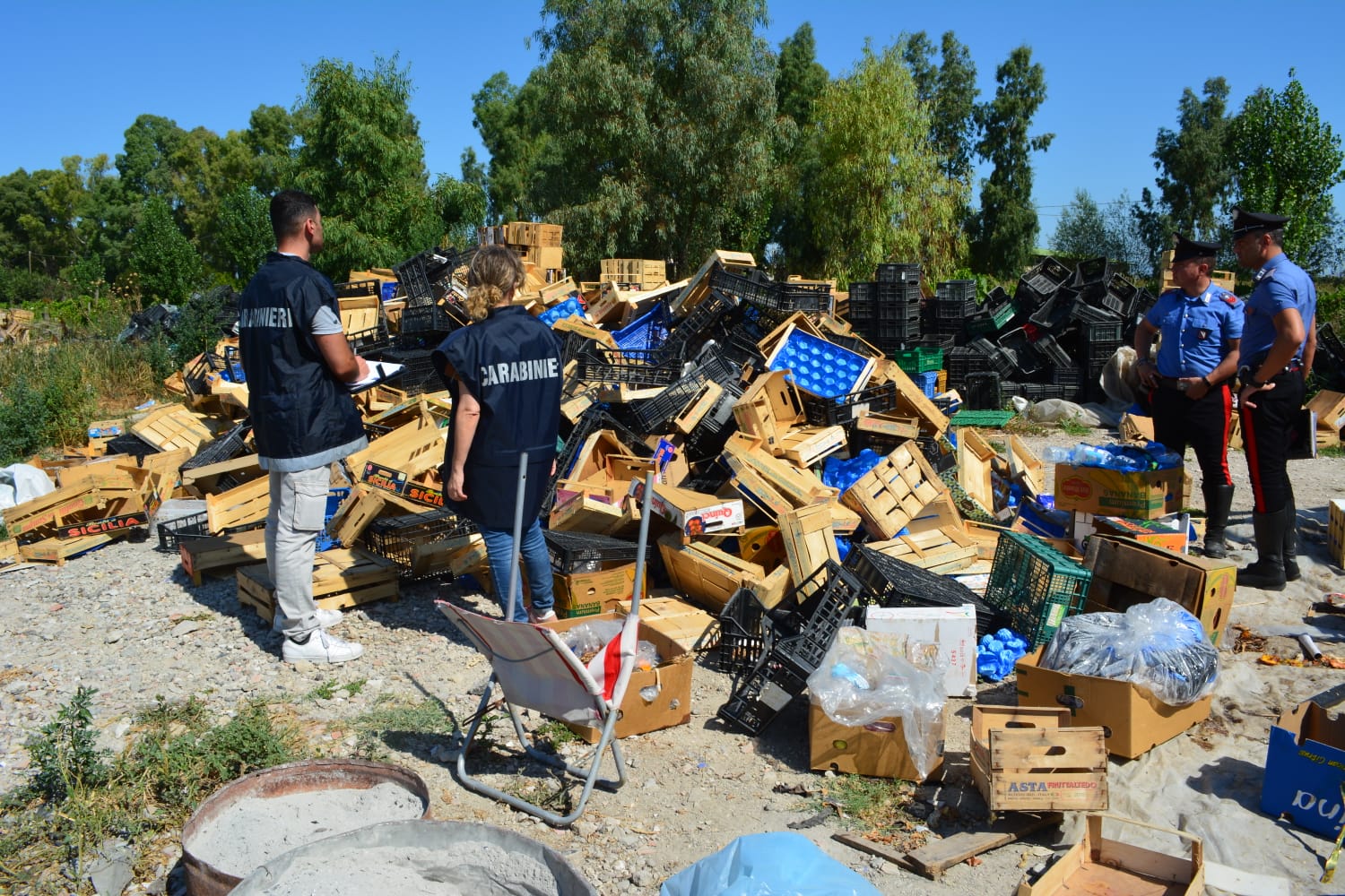 “Terra dei Fuochi”, appiccavano incendi con rifiuti pericolosi: due arresti