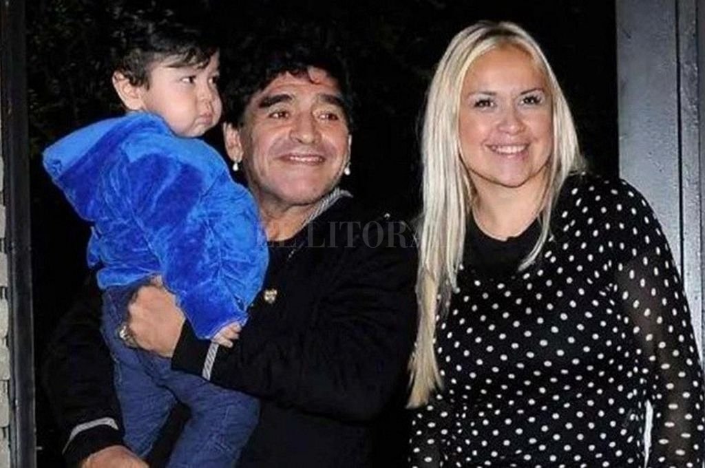 L’ex compagna di Maradona denuncia: ‘Diego in casa non aveva neanche il bagno’