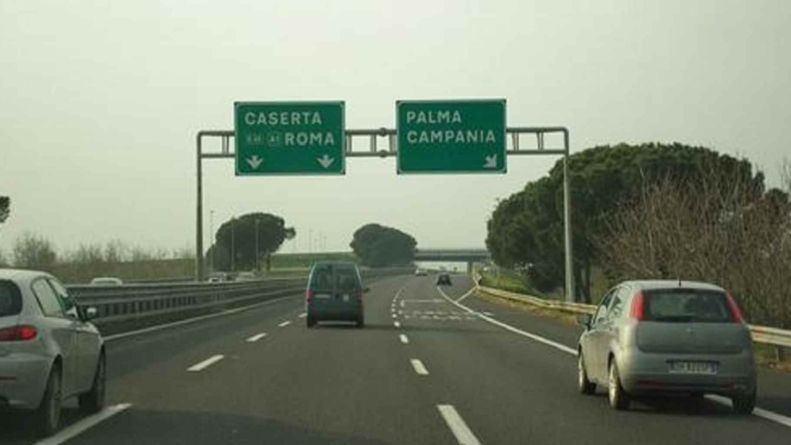 Paura sull’A30, l’Autostrada che collega Caserta e Salerno: auto per 10 km contromano