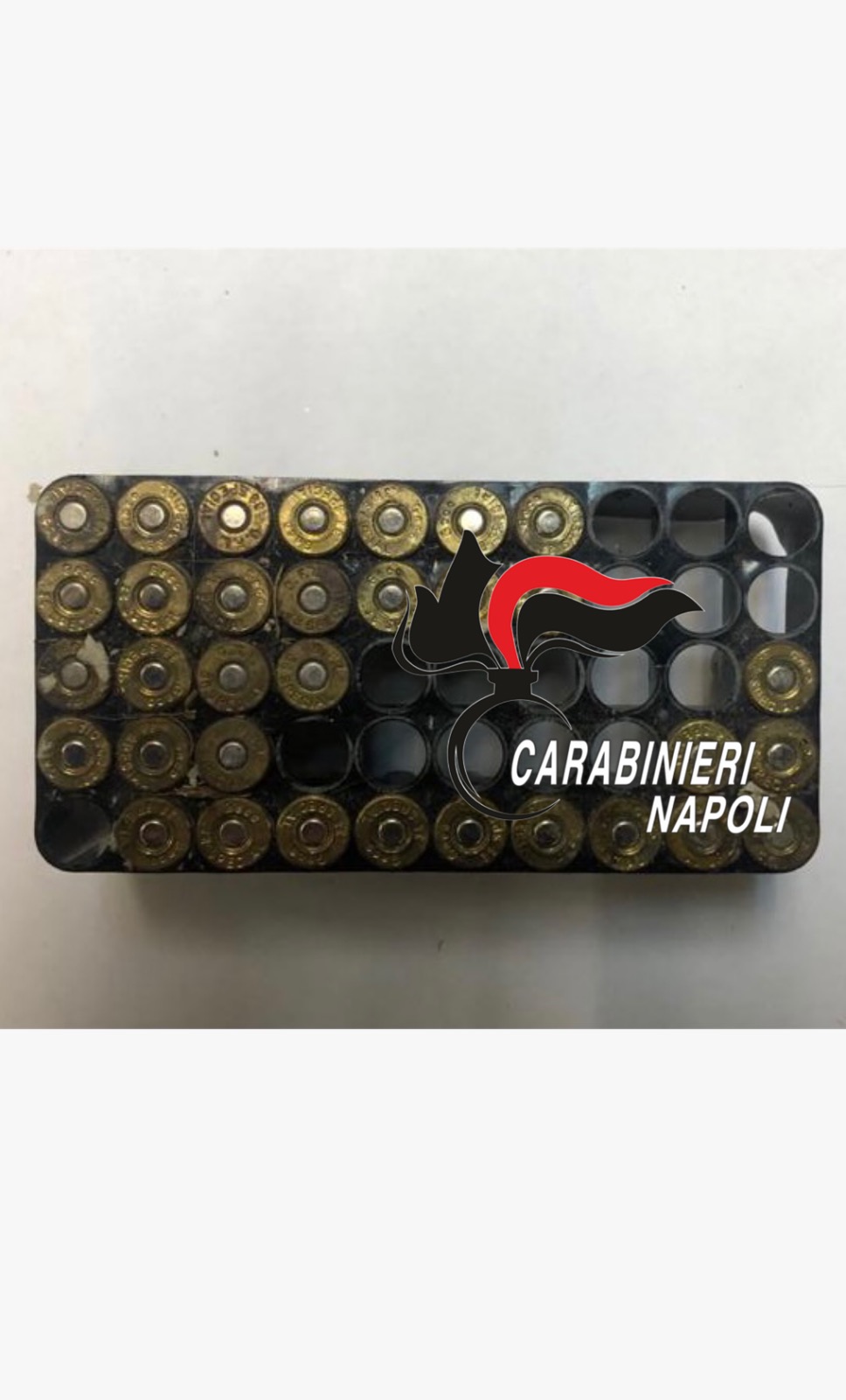 Blitz dei carabinieri nei quartieri di Napoli centro: sequestrate munizioni e droga