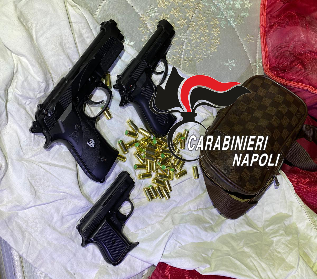Blitz dei carabinieri a Chiaiano: recuperate 3 pistole e munizioni