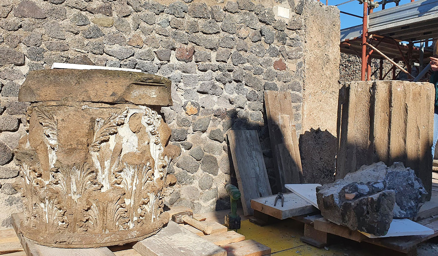 pompei: il restauro delle colonne della casa del fauno. il video