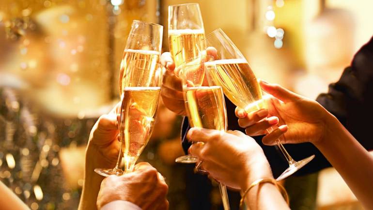 Salerno, dopo il brindisi a San Silvestro scoppia un focolaio di covid
