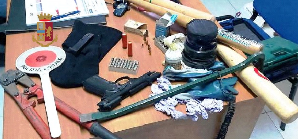 San Vitaliano: nasconde un ordigno esplosivo in garage, arrestato