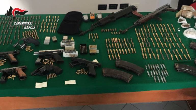 Castellammare, sequestrato l’arsenale del nuovo clan Polito-Onorato di Moscarella. TUTTI I NOMI