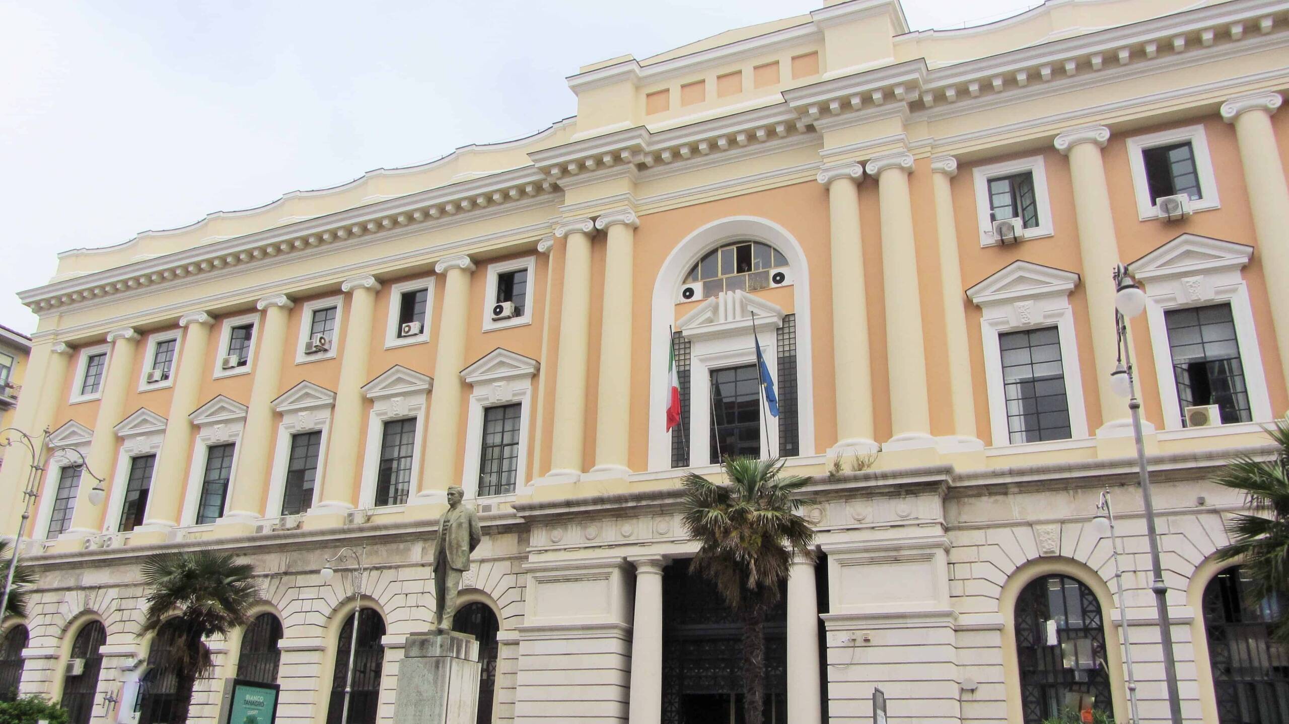 La polemica degli avvocati di Salerno: ‘Non lasciamo il vecchio palazzo’