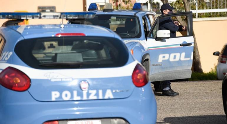 Bimbo trovato impiccato in casa: la Procura indaga per istigazione al suicidio