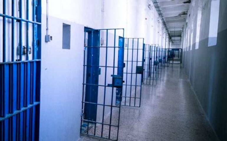 Maddaloni, picchia la moglie davanti al figlio: arrestato
