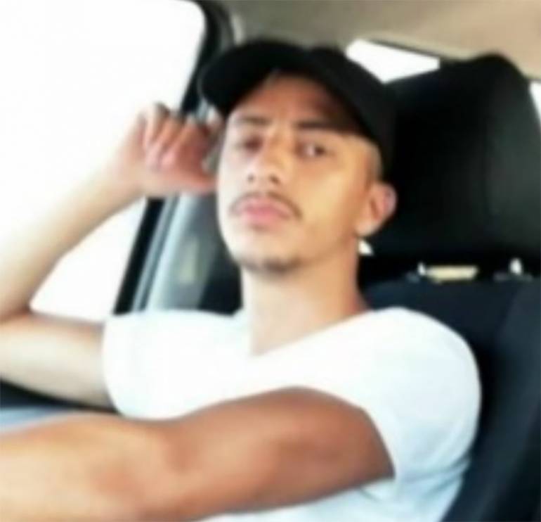 Morto a Caserta dopo i botti di Capodanno: indagati il fratello e un amico