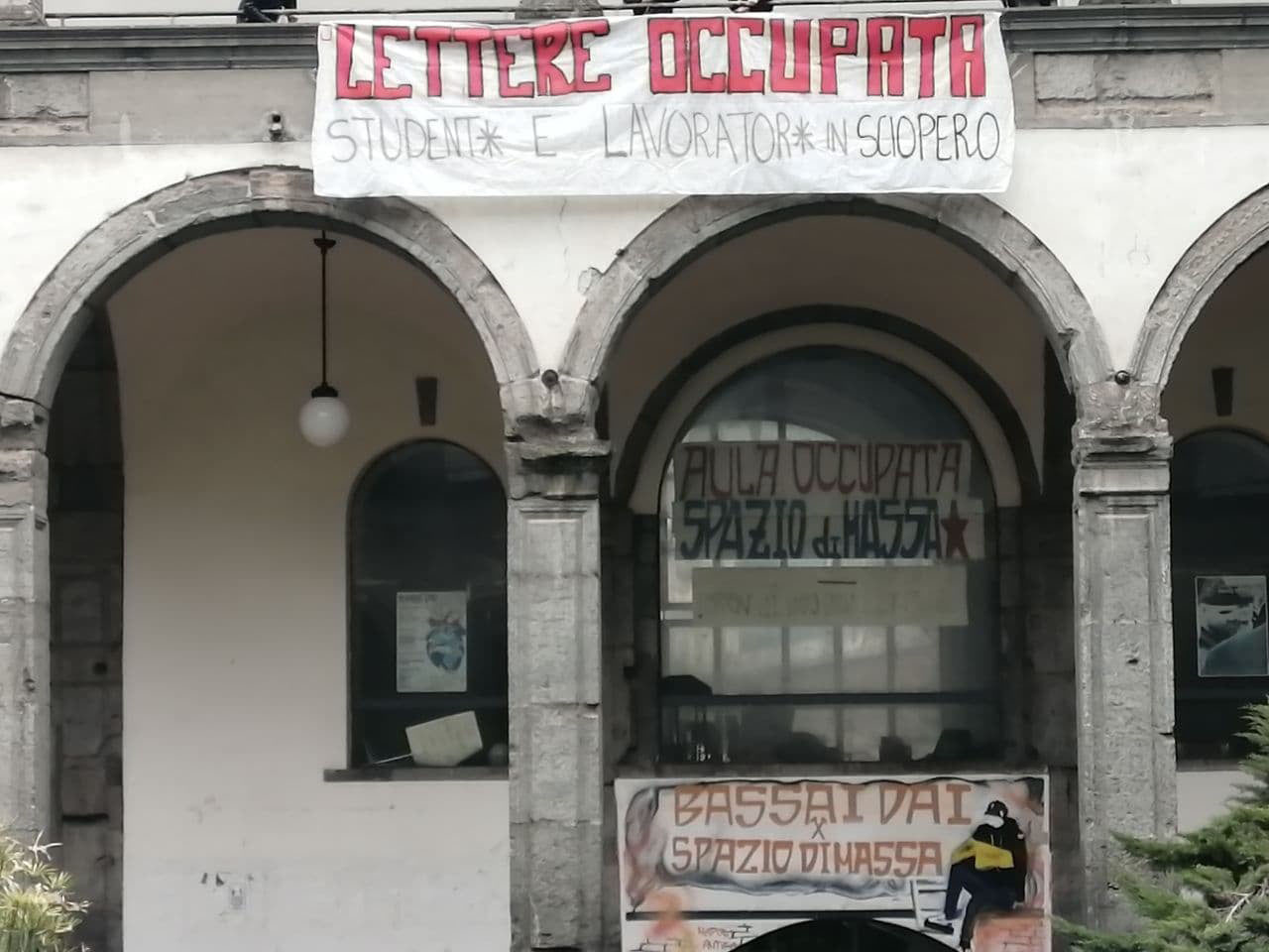 Napoli, occupata la facoltà di Lettere: ‘No alla Dad’