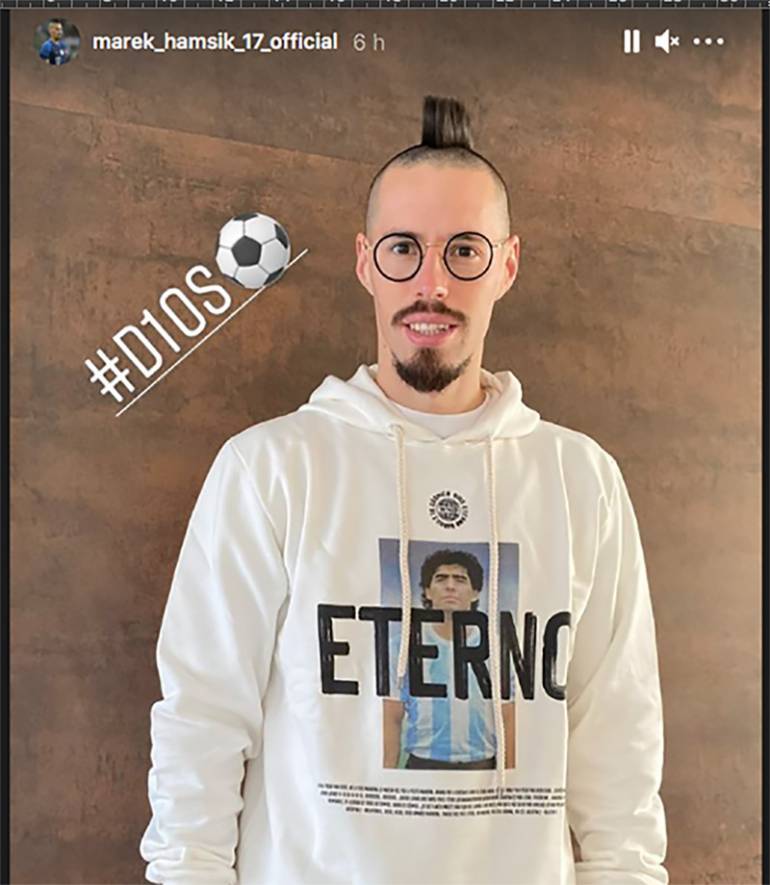 Hamsik omaggia Maradona su Instagram: ‘Sei eterno’