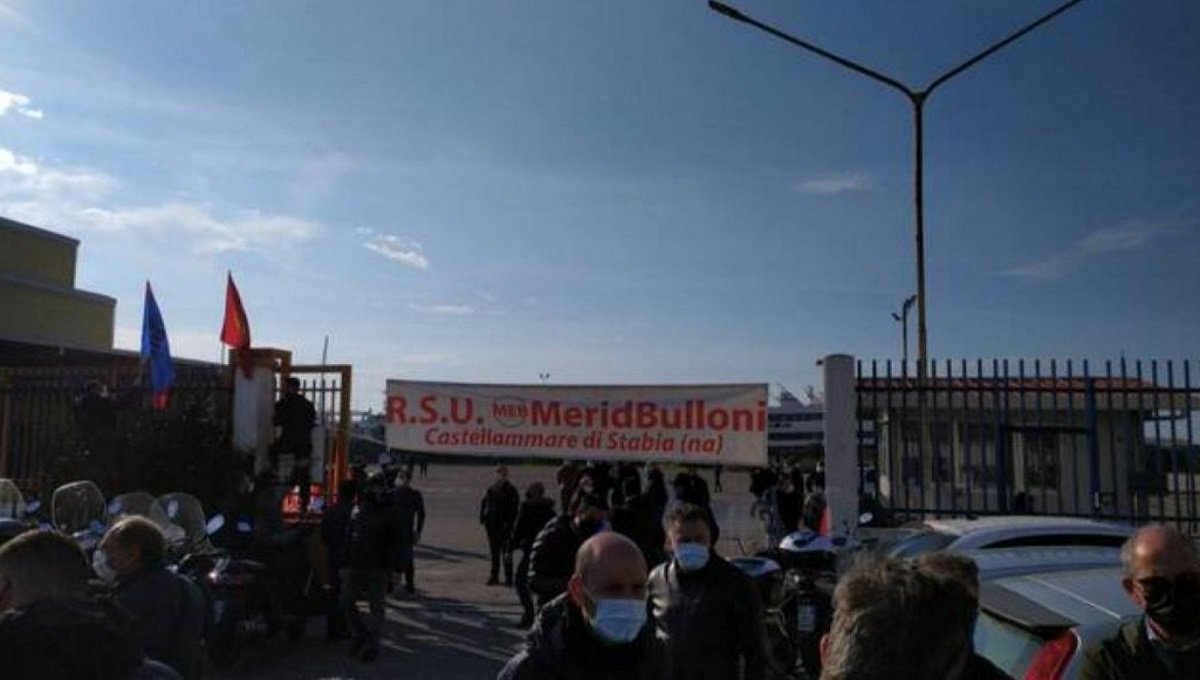 M5S: ‘Meridbulloni, allo studio piano per attrarre investitori per il sito di Castellammare’