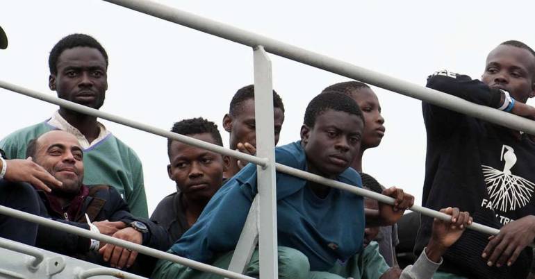 Vicenda migranti, monsignor Battaglia: ‘Napoli sia dichiarata porto sicuro’