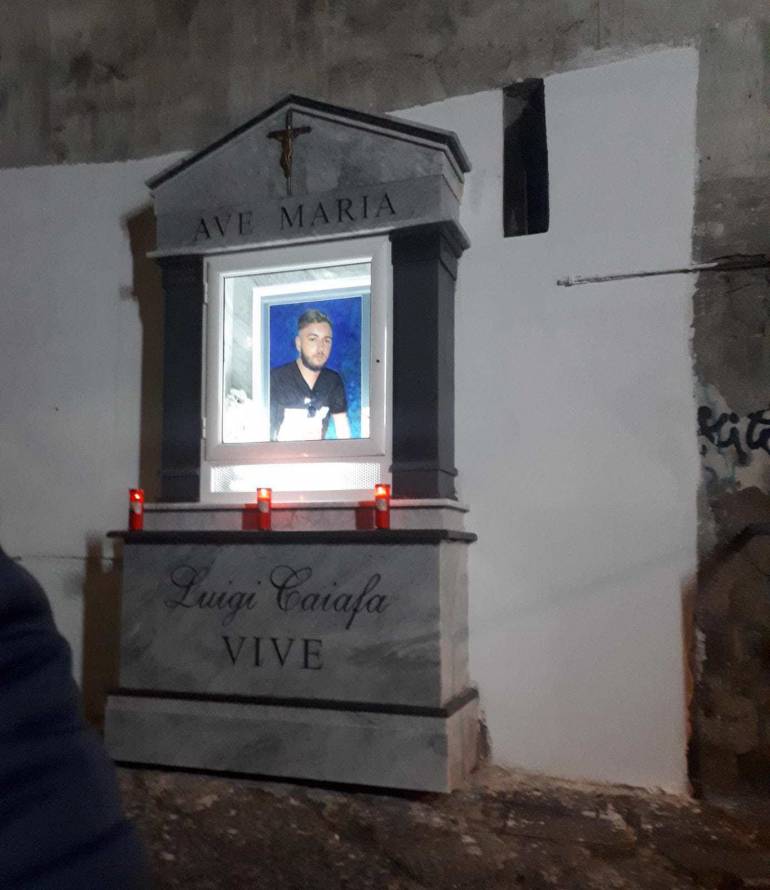Le associazioni anticamorra con il prefetto di Napoli: “Bisogna rimuovere i murale dedicati ai baby-criminali”