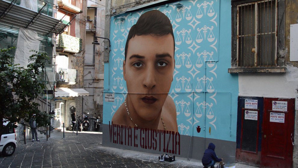 Napoli, il Comune vuole cancellare i murales dedicati ai baby rapinatori