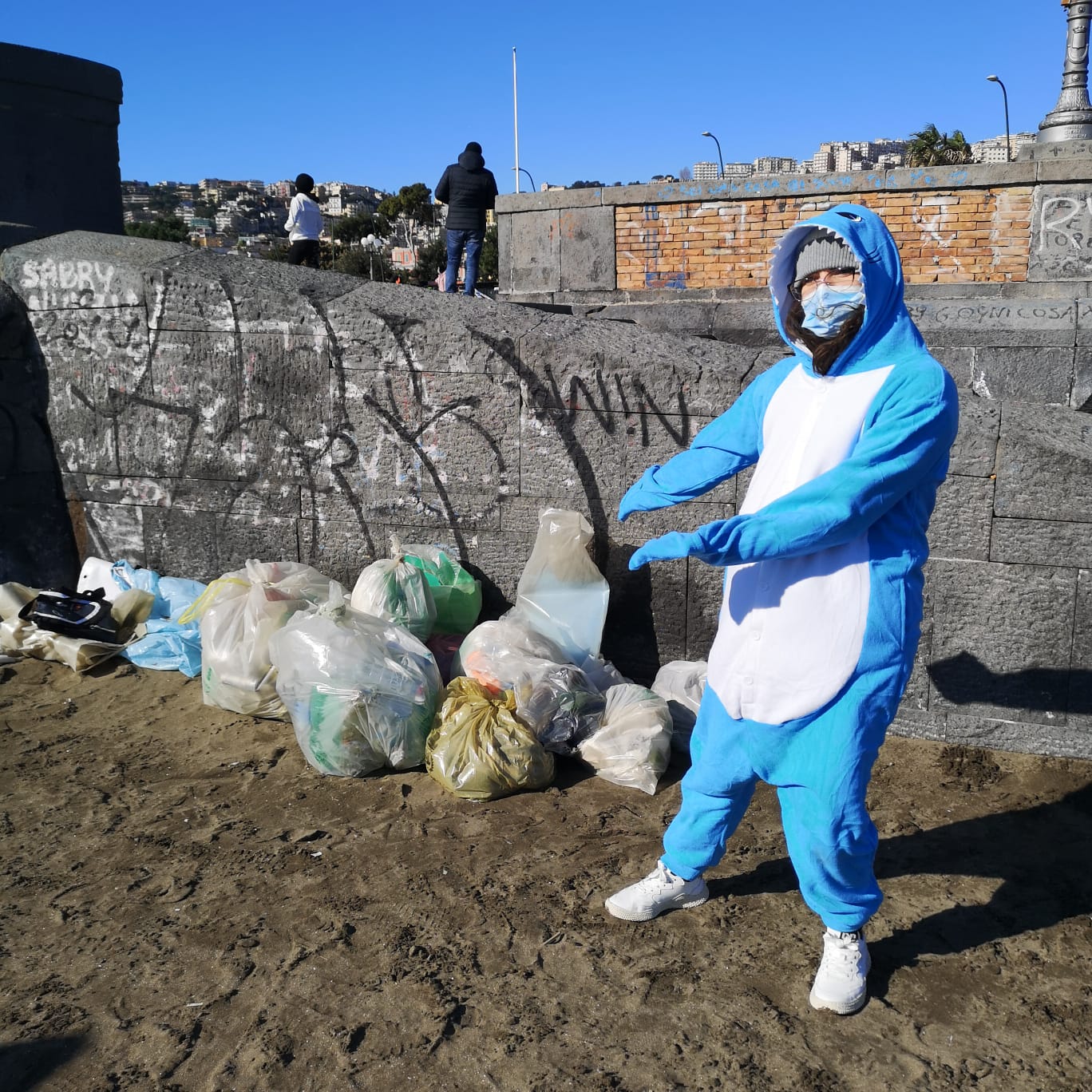 Napoli, Back to the Beach: Raccolta rifiuti in spiaggia e sugli scogli