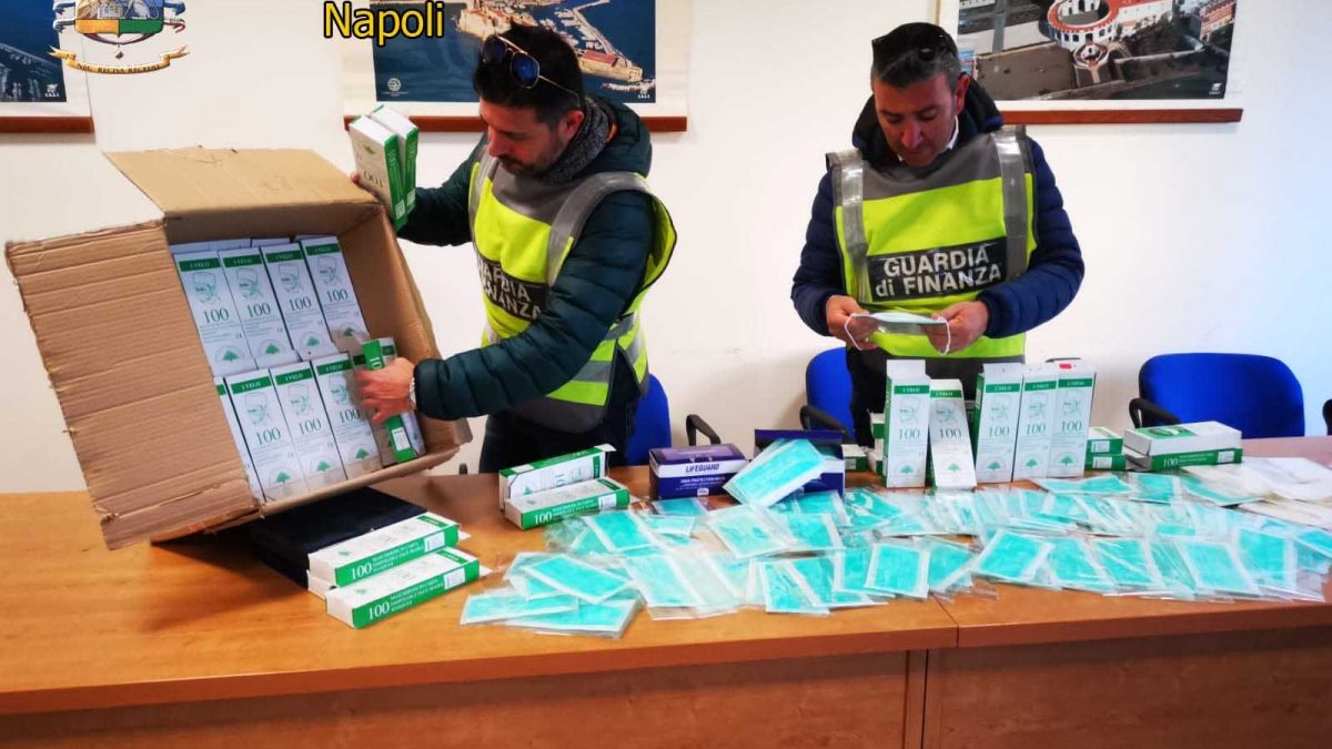 Napoli, la Finanza dona alla Croce Rossa 30 mila mascherine sequestrate
