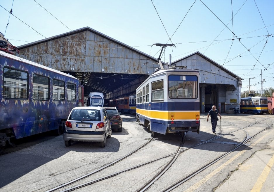 Napoli, tornano 2 linee tram con mezzi nuovi e vecchi