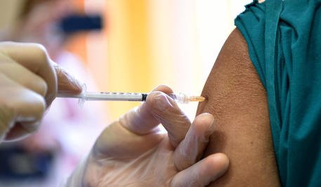 Vaccini, in Campania 1.602.611 dosi somministrate: over 70 al 71%