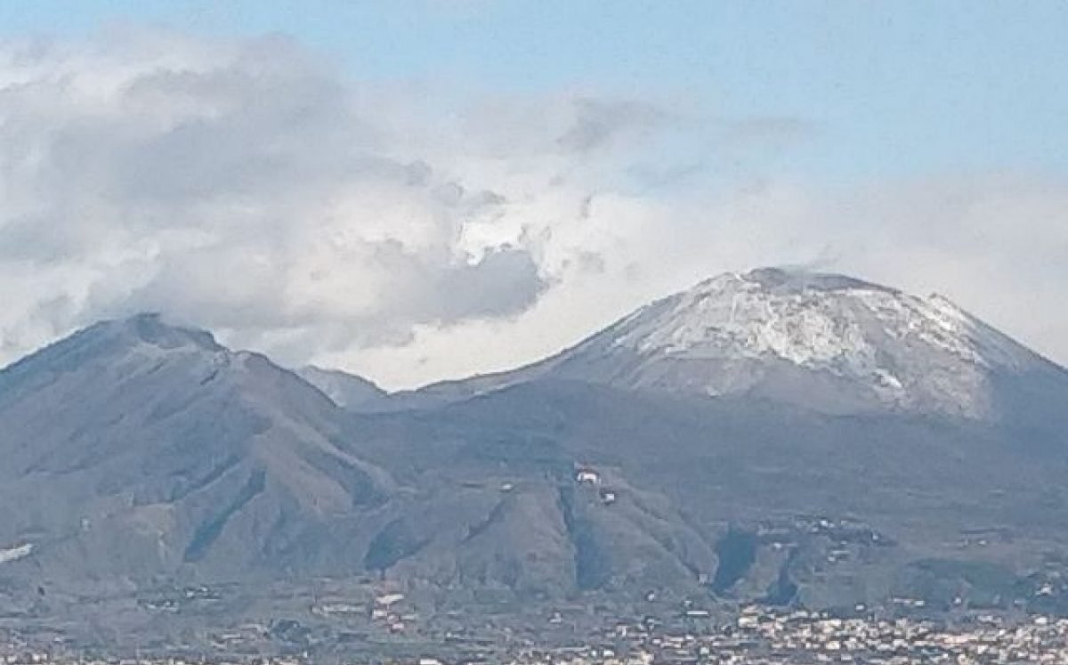 In Campania Vesuvio innevato, temperature in picchiata e disagi