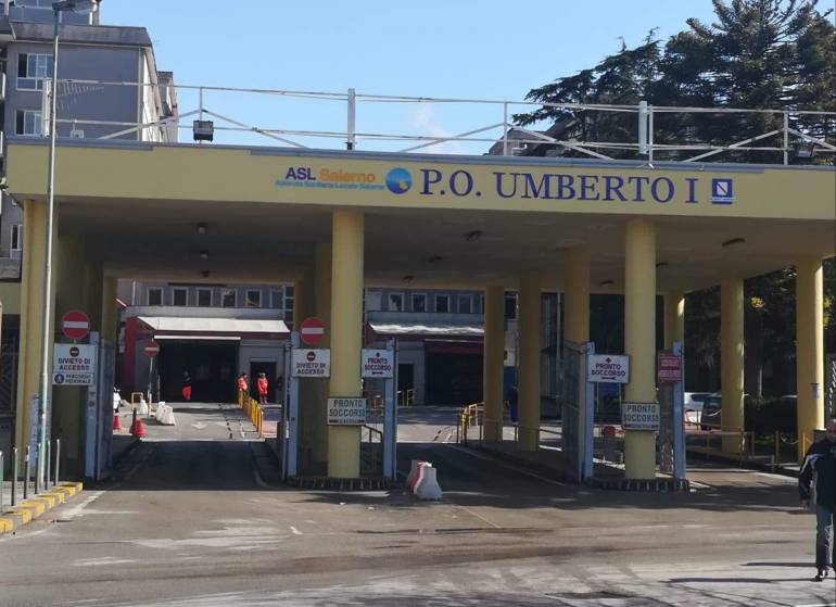 Salerno, 4 feriti dai botti: a Nocera ferite mamma e figlia di 4 anni