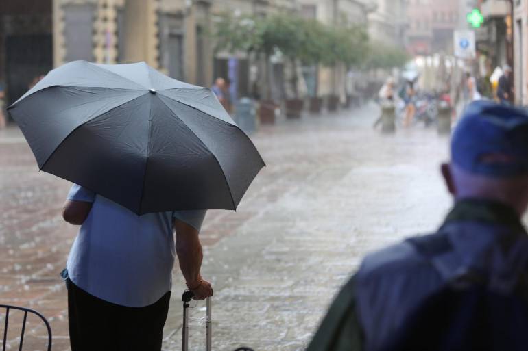 Allerta meteo arancione in Campania, scuole chiuse in diversi comuni
