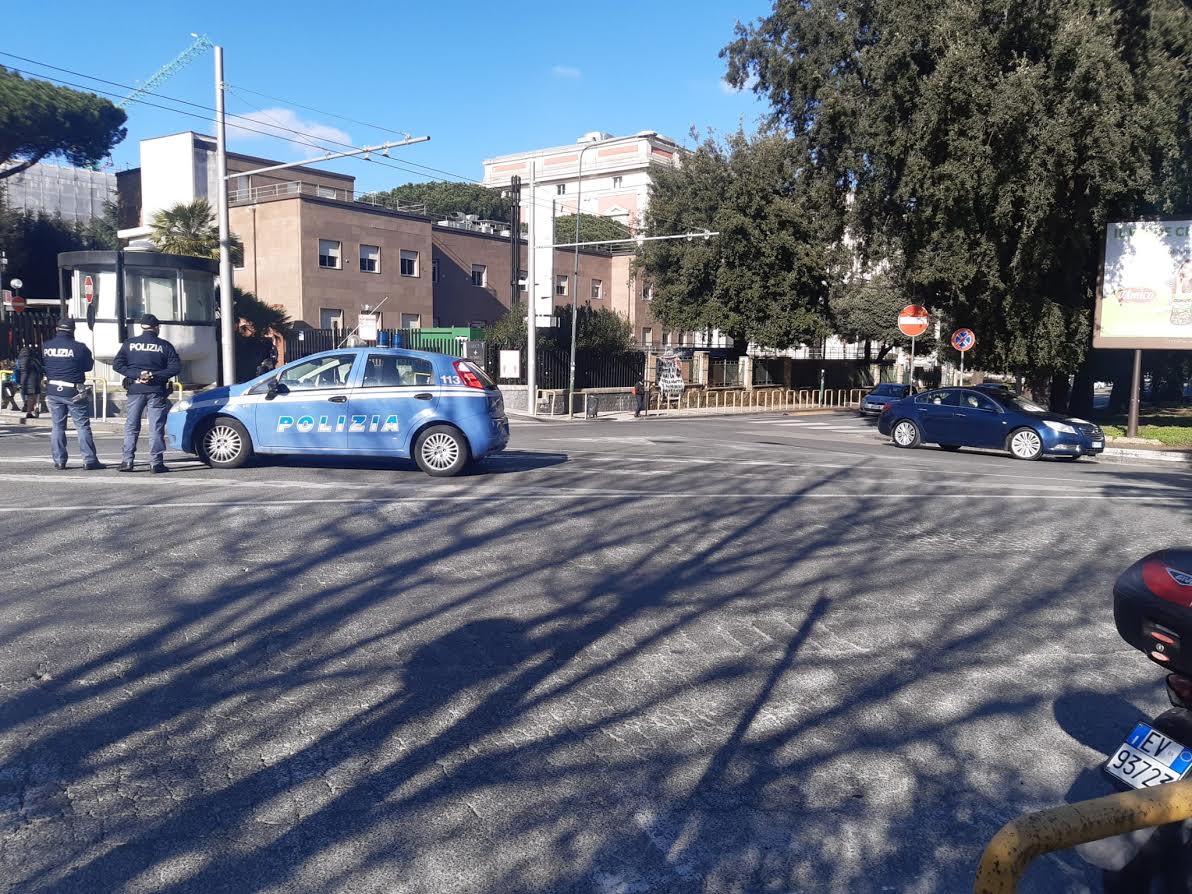 Napoli, con il presidio di Polizia al Cardarelli scomparsi i parcheggiatori abusivi e violenze