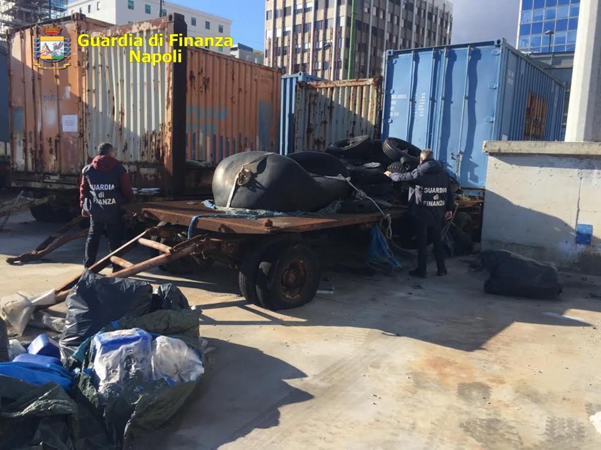 Napoli, sequestrate al porto 100 tonnellate di rifiuti speciali: 3 denunciati