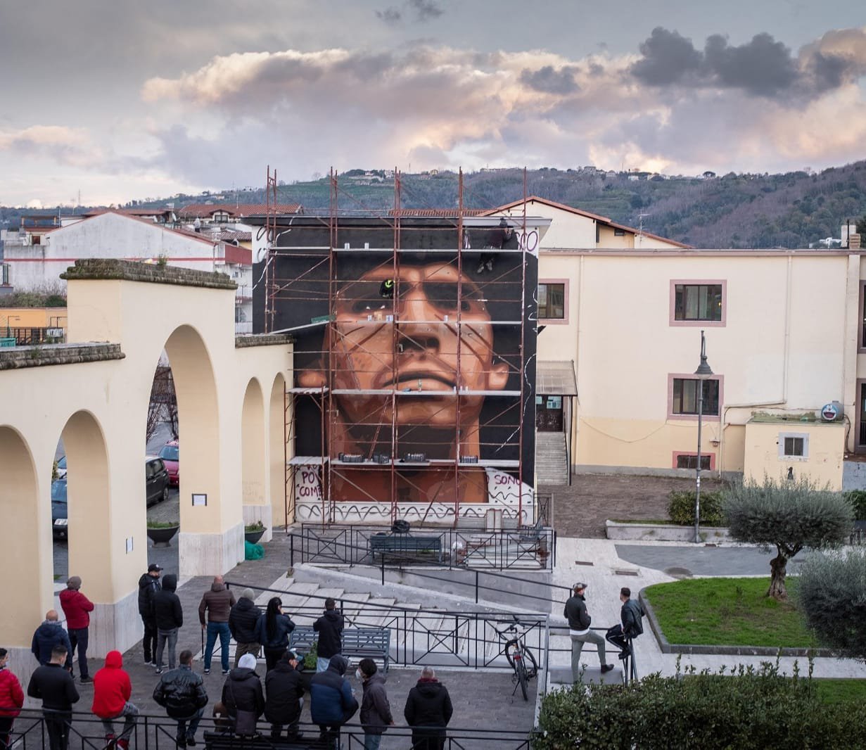 Ultimato a Quarto il mega murales di Jorit dedicato a Maradona