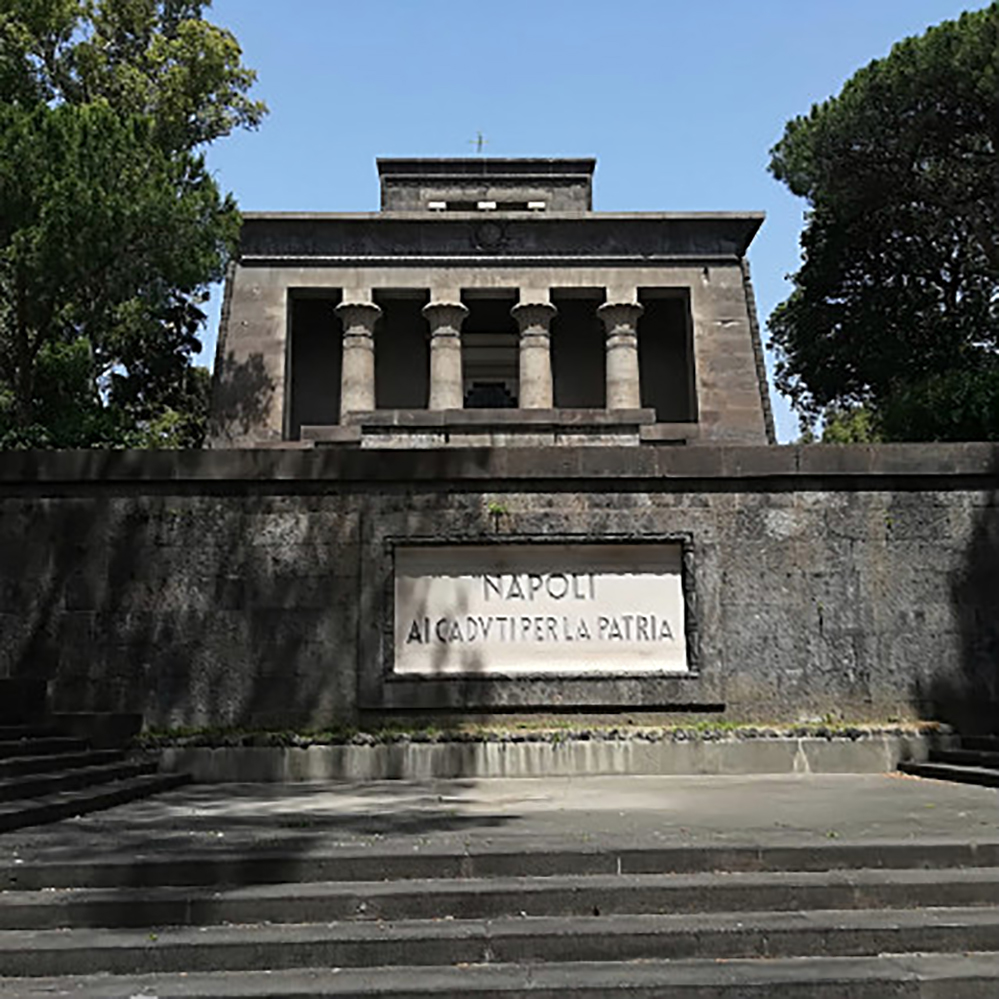 Napoli, imbrattano il sacrario militare del Mausoleo di Posillipo: denunciati