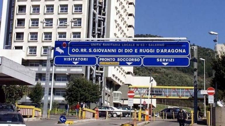 Salerno, mamma con cuore a destra partorisce bimba: evento raro