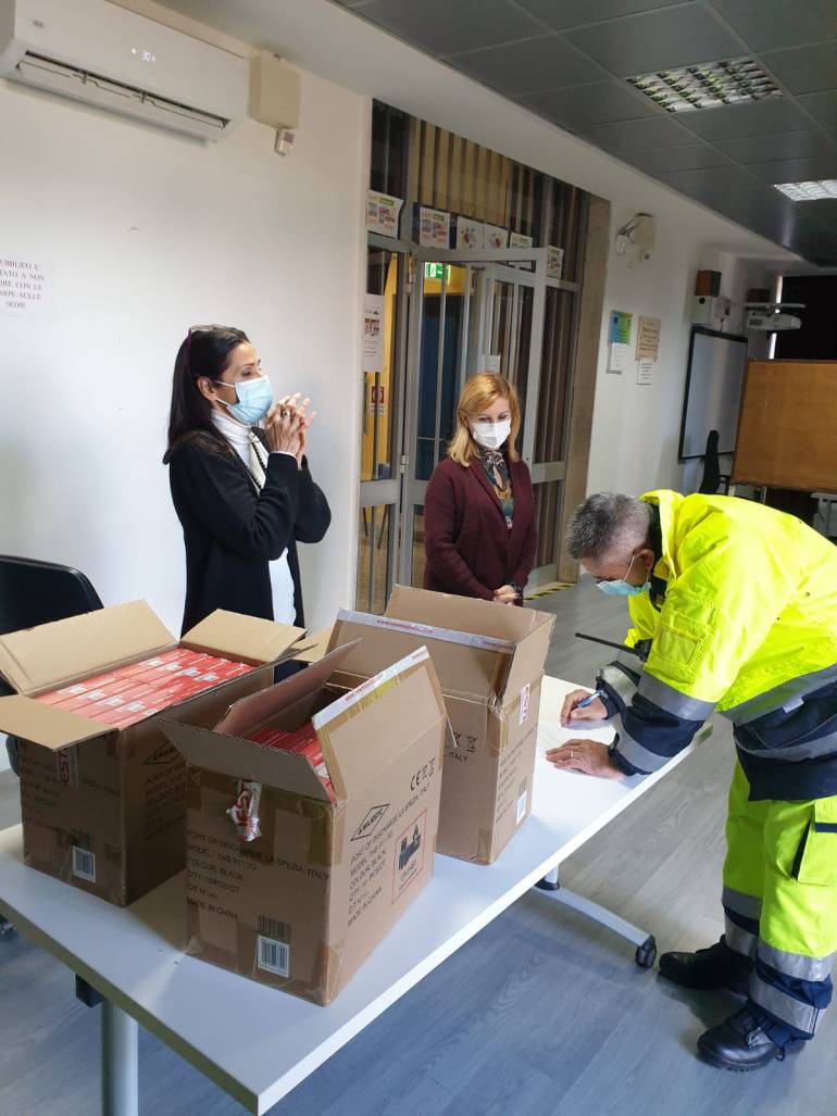 San Giorgio, solidarietà digital: consegnati 300 tablet ai dirigenti scolatici