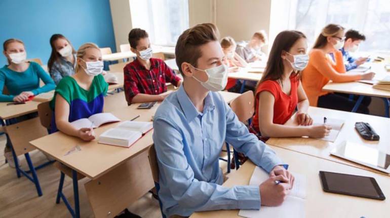 Docenti napoletani scrivono a Conte: ‘No al rientro in classe lunedì prossimo’