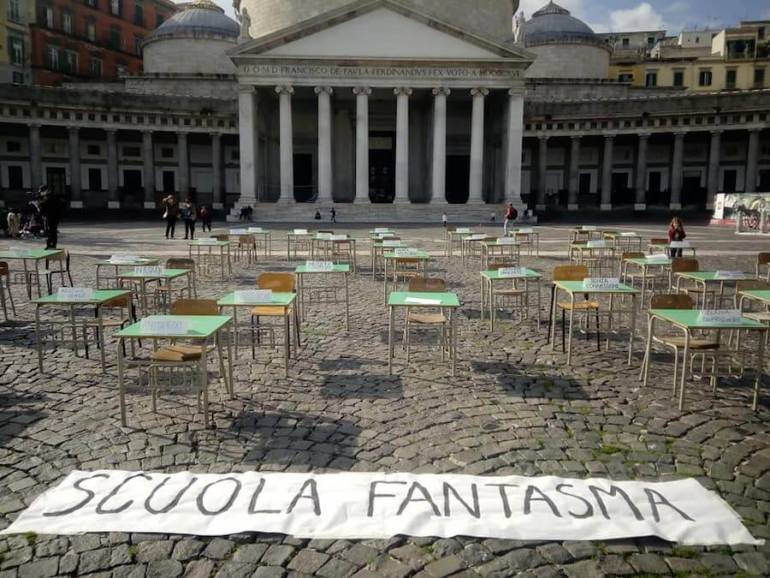 Da oggi in Dad 6 milioni di studenti in tutta Italia: le proteste