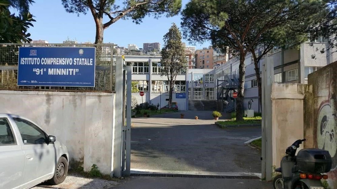 Napoli, negativi tutti i tamponi nella scuola focolaio di Fuorigrotta
