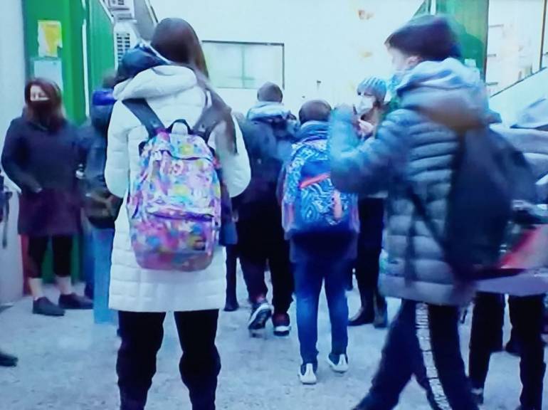 Napoli, 10 studenti e 3 docenti positivi nelle ultime 24 ore