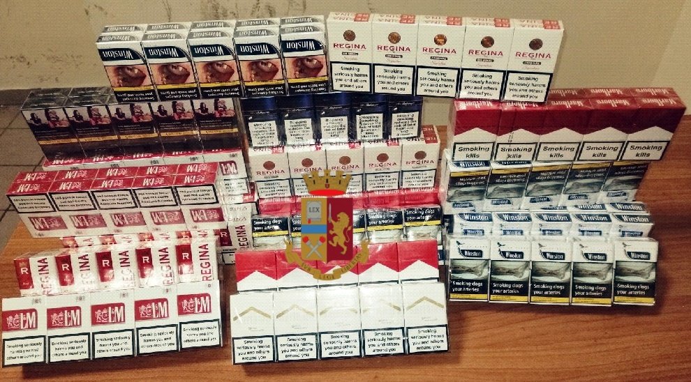 Napoli, trovato con 5 chilogrammi di sigarette di contrabbando in casa: sanzionato 60enne di Secondigliano