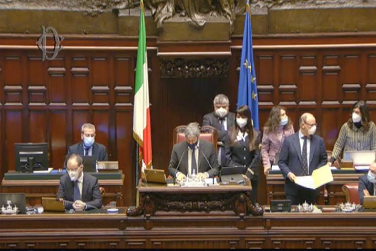 Conte ottiene la fiducia alla Camera con 321 voti a favore