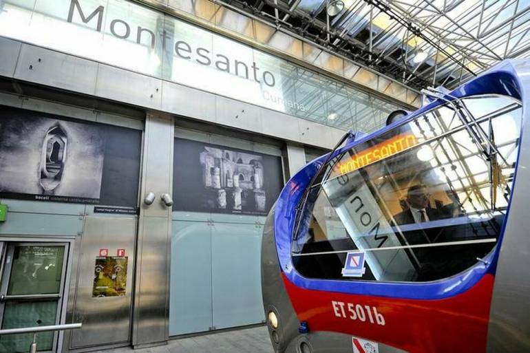 Senza mascherina sul treno della Cumana: denunciata dai Carabinieri
